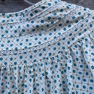 🟢HOST PICK🟢Long sleeve teal floral pattern top